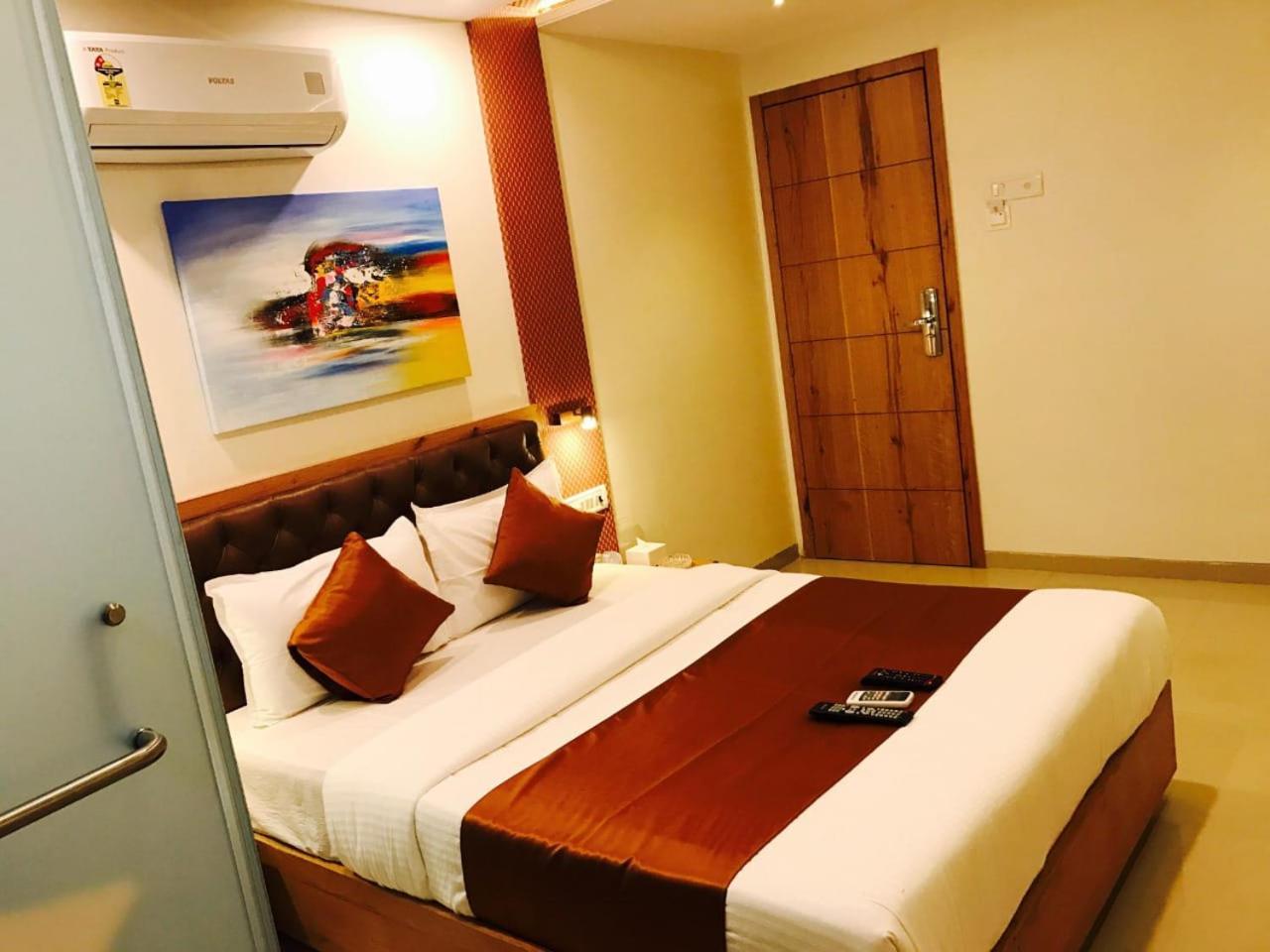 Grandeur By Avion Palace Near T2 International Airport Mumbai Bagian luar foto