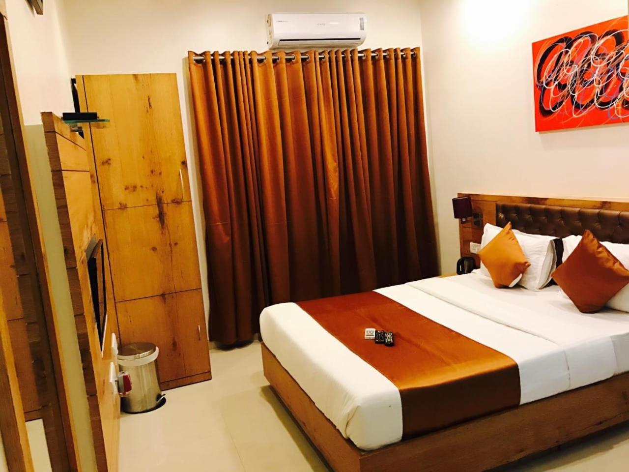 Grandeur By Avion Palace Near T2 International Airport Mumbai Bagian luar foto